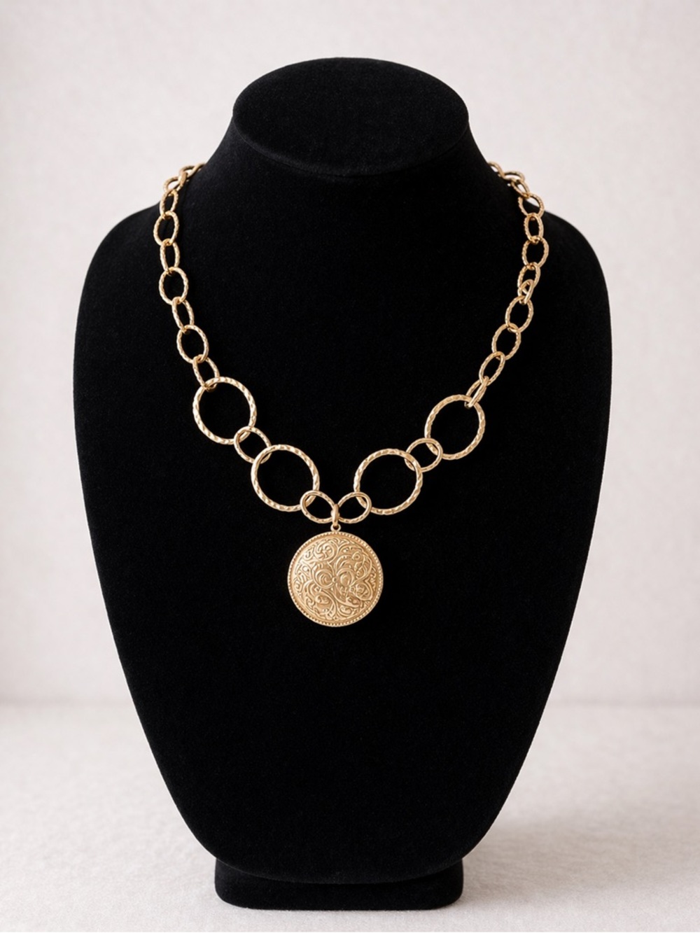 JL Italy Hammered Link Necklace with Medallion Pendant Statement Chain